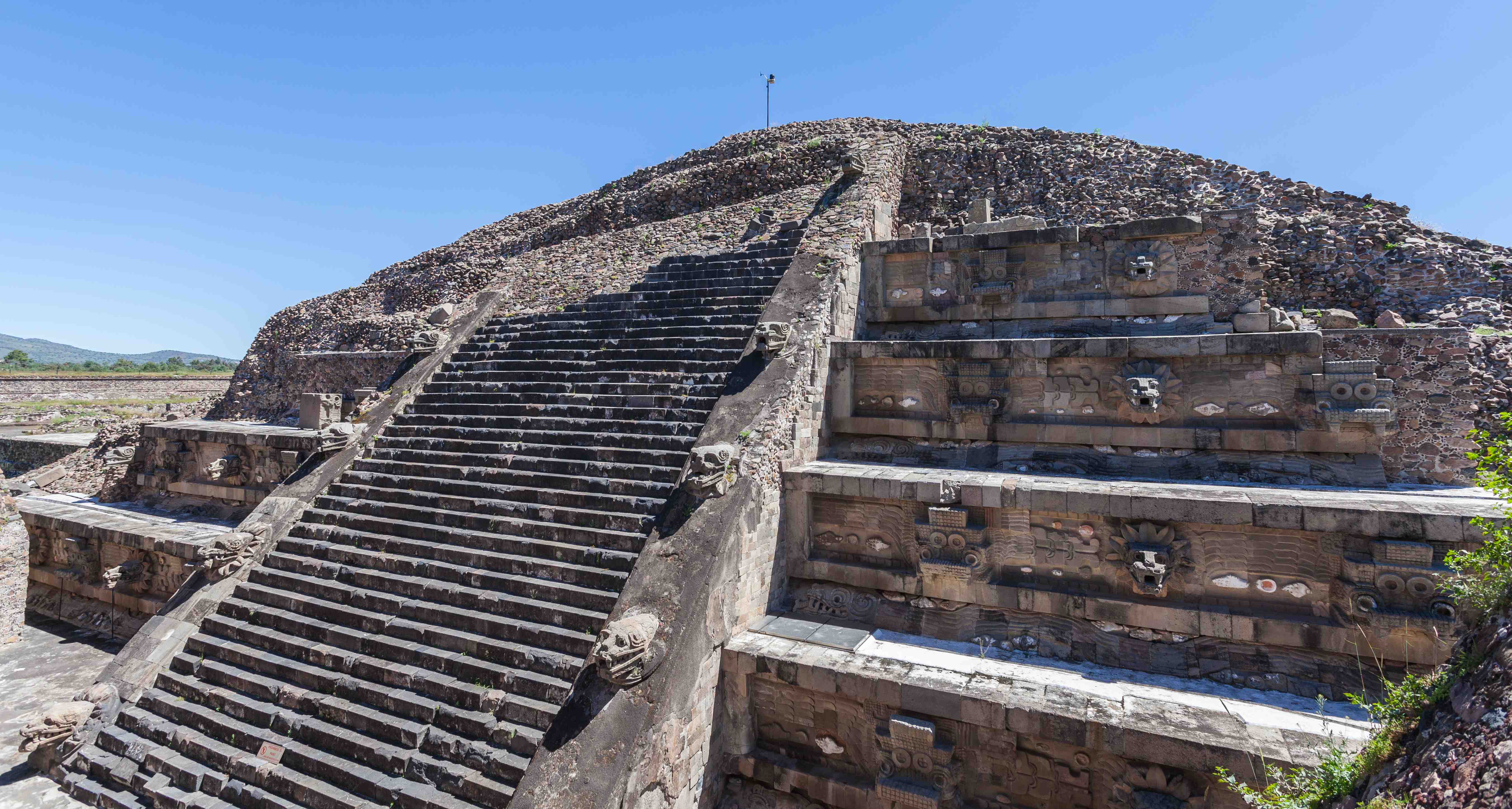 케찰코아틀 신전 (Templo de Quetzalcóatl)